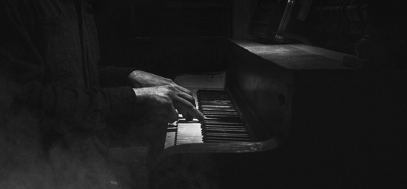 hero_02_piano hero_02_piano